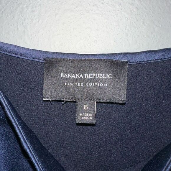 Banana Republic Limited Edition Womens 6 Navy Satin Asymmetric Modern Camisole - Picture 4 of 9